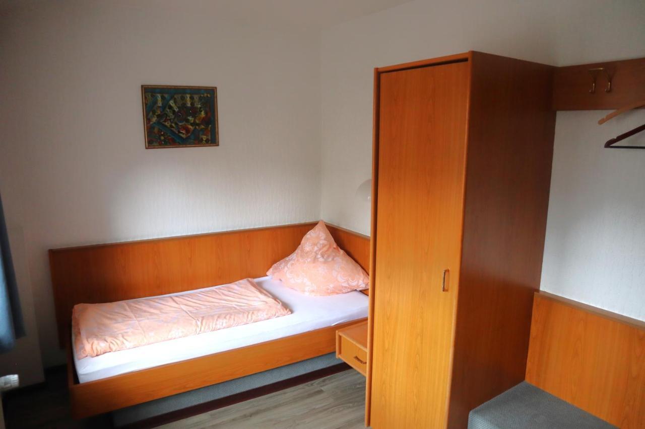 Hotel Pension Zur Harburg Uslar Exterior foto