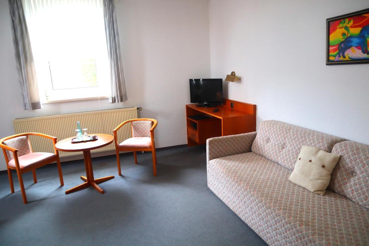 Hotel Pension Zur Harburg Uslar Exterior foto