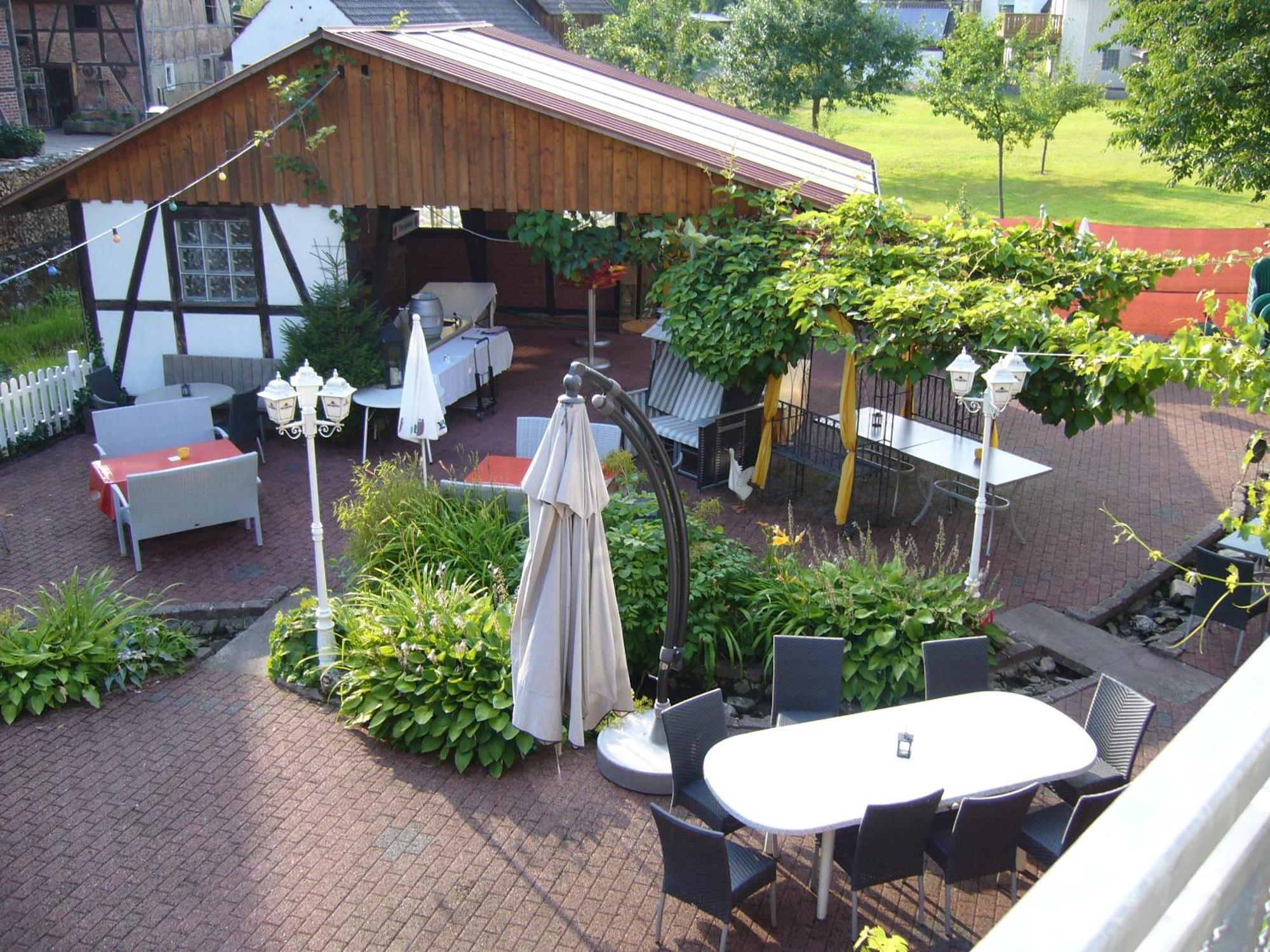 Hotel Pension Zur Harburg Uslar Exterior foto