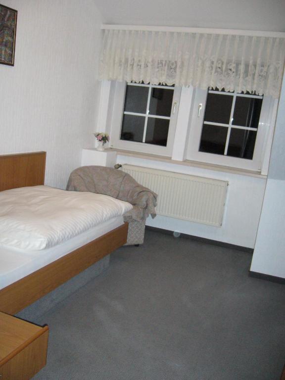 Hotel Pension Zur Harburg Uslar Habitación foto
