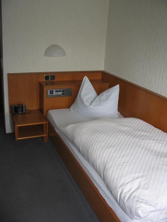 Hotel Pension Zur Harburg Uslar Habitación foto
