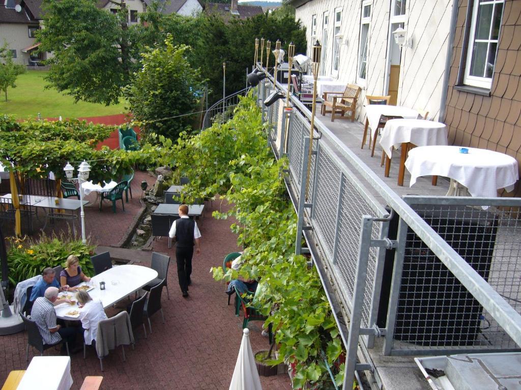 Hotel Pension Zur Harburg Uslar Exterior foto
